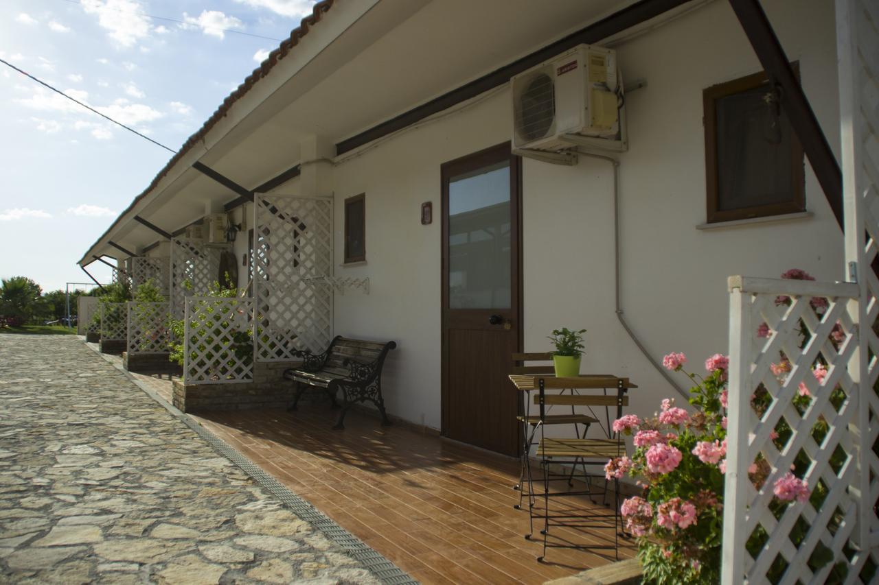 Fontana La Pietra Villa Pisticci Bagian luar foto