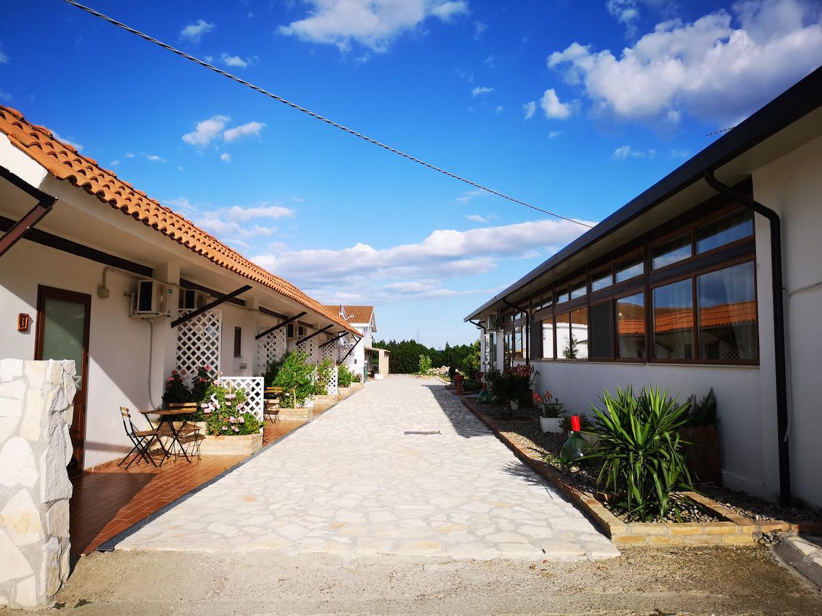 Fontana La Pietra Villa Pisticci Bagian luar foto