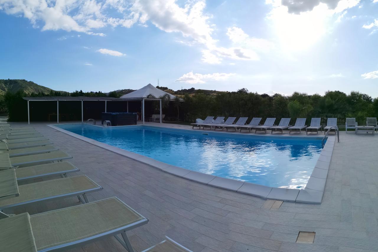 Fontana La Pietra Villa Pisticci Bagian luar foto